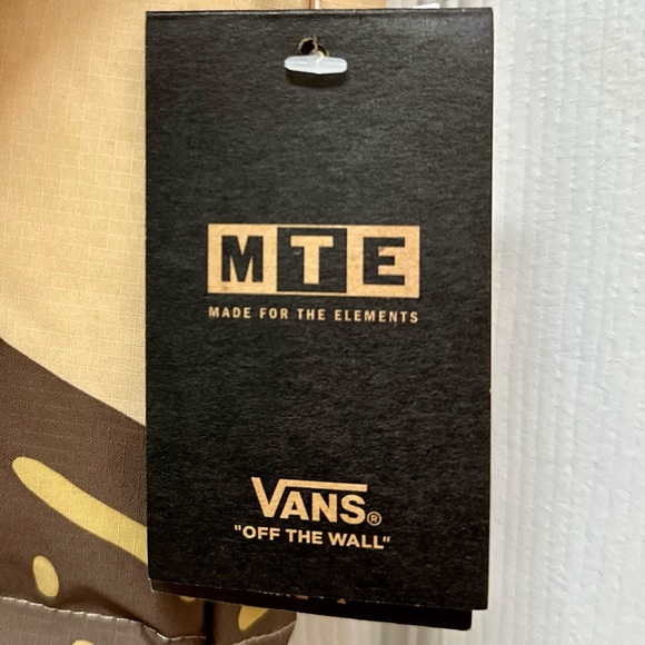 Vans Mountain jacket- this did not fit me when it arrived, still has tags - Picture 12 of 15